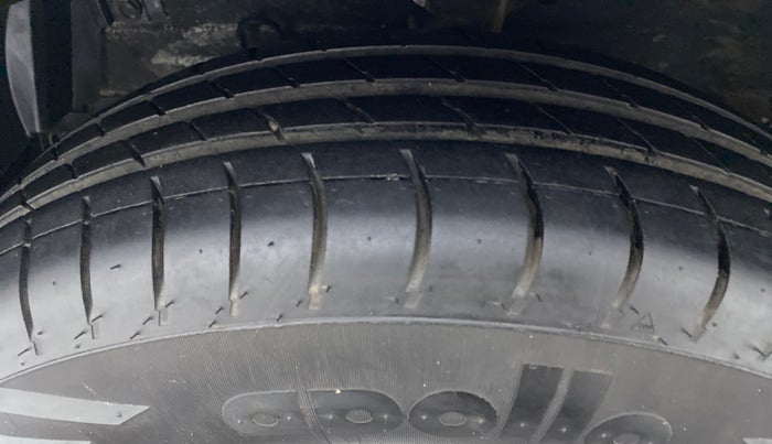 2015 Maruti Swift VXI D, Petrol, Manual, 36,768 km, Left Front Tyre Tread