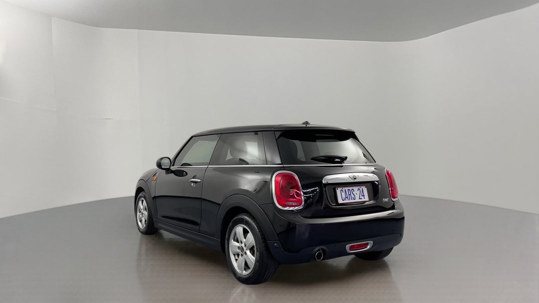 Left Back Diagonal (45- Degree) View