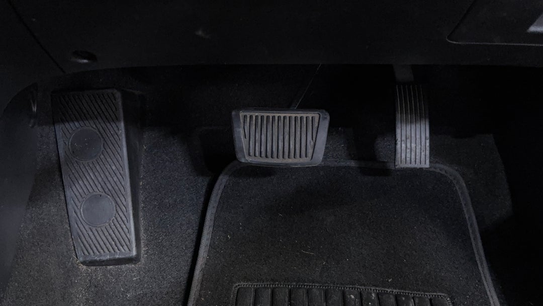 2018 Hyundai Accent Sport, Automatic, 121604 km, Pedals and Footmat