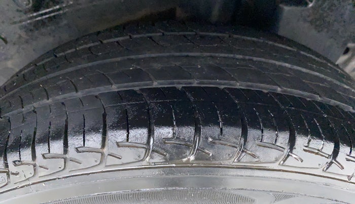 2013 Toyota Etios Liva G, Petrol, Manual, 49,940 km, Left Rear Tyre Tread