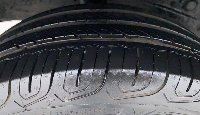 2013 Toyota Etios Liva G, Petrol, Manual, 49,940 km, Right Rear Tyre Tread