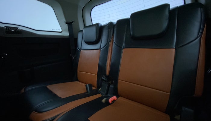 2018 Mahindra XUV500 W7 FWD, Diesel, Manual, 46,051 km, Third Seat Row ( optional )