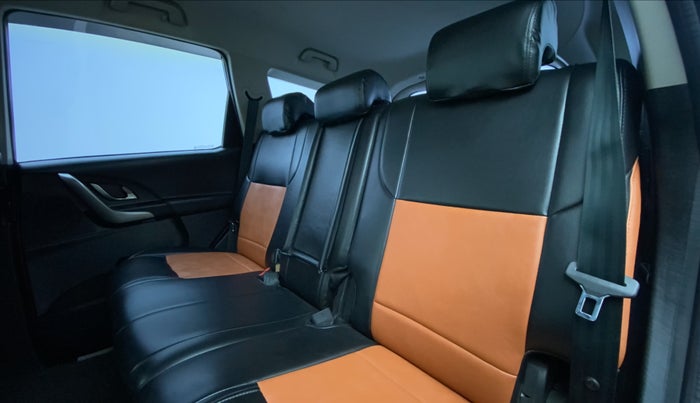 2018 Mahindra XUV500 W7 FWD, Diesel, Manual, 46,051 km, Right Side Rear Door Cabin