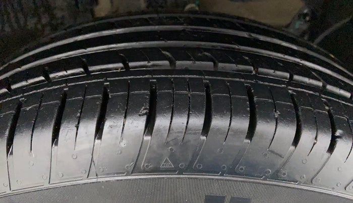 2020 Renault Duster RXZ, Petrol, Manual, 17,704 km, Right Front Tyre Tread