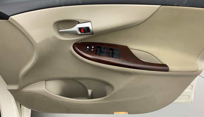 2013 Toyota Corolla Altis D 4D G, Diesel, Manual, 37,277 km, Driver Side Door Panels Control