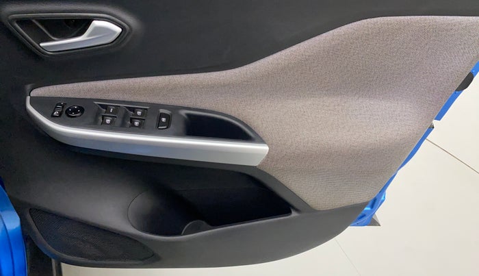 2021 Nissan MAGNITE XV DUAL TONE, Petrol, Manual, 16,936 km, Driver Side Door Panels Control