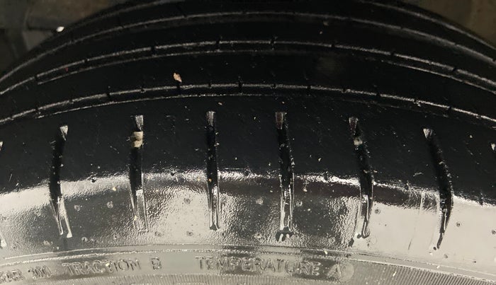 2016 Maruti Baleno ALPHA 1.2 K12, Petrol, Manual, 17,625 km, Left Front Tyre Tread