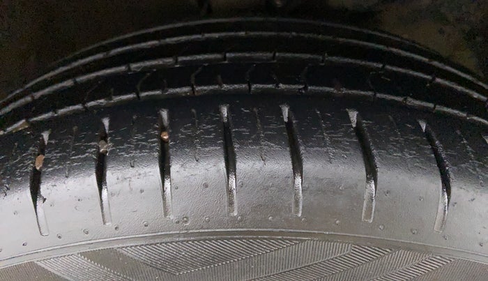 2017 Maruti Baleno ZETA 1.2 K12, Petrol, Manual, 16,937 km, Right Front Tyre Tread