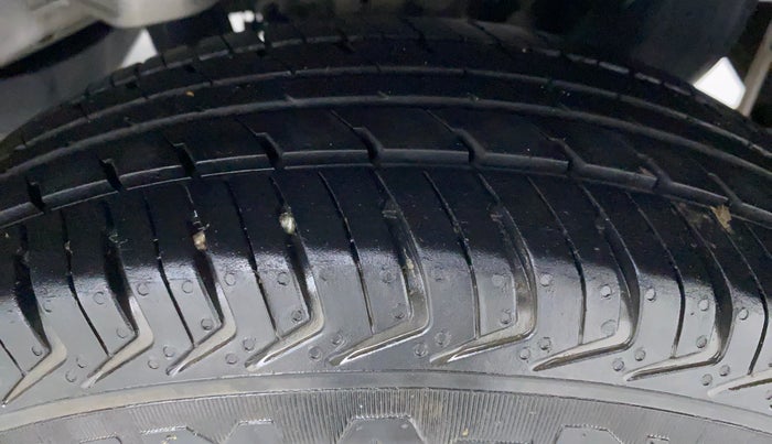 2017 Hyundai Eon ERA PLUS, Petrol, Manual, 17,806 km, Left Rear Tyre Tread