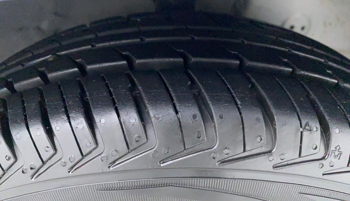 2017 Hyundai Eon ERA PLUS, Petrol, Manual, 17,806 km, Right Front Tyre Tread