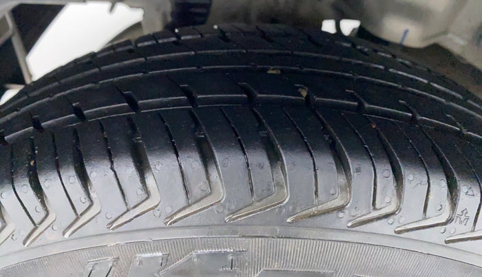 2017 Hyundai Eon ERA PLUS, Petrol, Manual, 17,806 km, Right Rear Tyre Tread