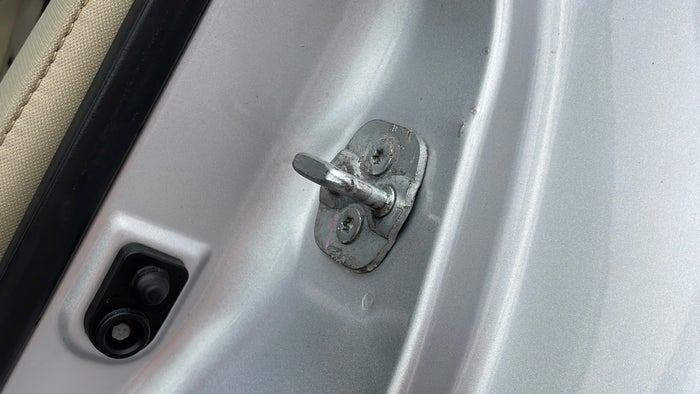 NISSAN ALTIMA-Quarter Panel LHS Scratch