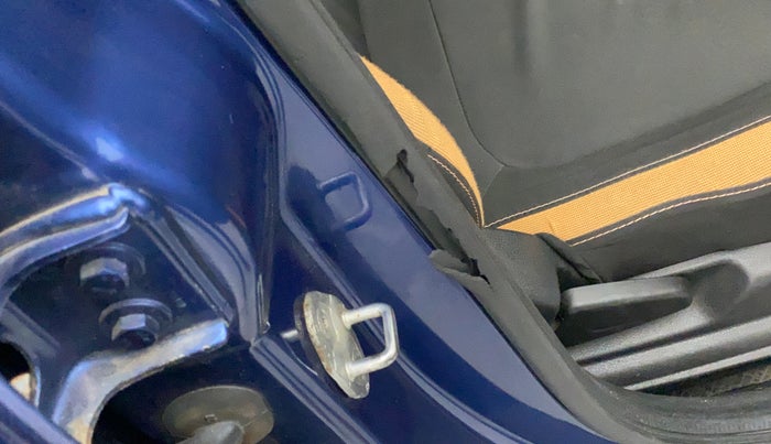 2017 Renault Kwid CLIMBER 1.0 AMT, Petrol, Automatic, 65,197 km, Driver-side door - Beading has minor damage
