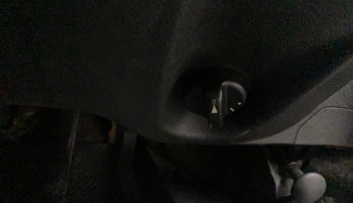 2017 Renault Kwid CLIMBER 1.0 AMT, Petrol, Automatic, 65,197 km, Dashboard - Headlight height adjustment not working