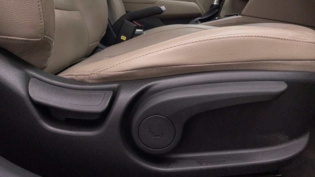 2017 Hyundai Elantra Elite 2.0 Mpi, Automatic, 100490 km, Drivers Side Adjustment Panel