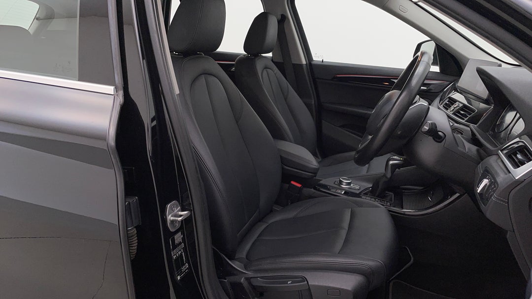 2020 BMW X1 Sdrive 18d, Automatic, 94963 km, Right Side Front Door Cabin View