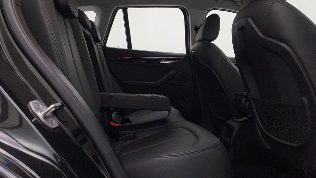 2020 BMW X1 Sdrive 18d, Automatic, 94963 km, Right Side Rear Door Cabin View