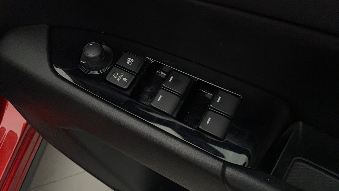 2018 Mazda CX-5 Touring (4x4), Automatic, 80407 km, Drivers Side Door Panel Controls