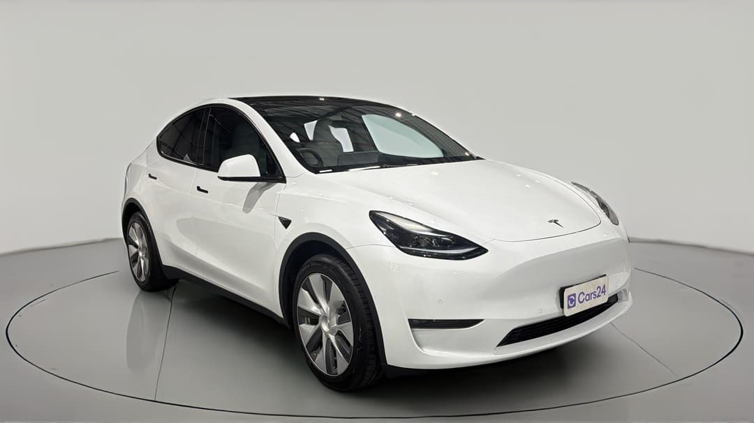 2023 Tesla Model Y Long Range, Automatic, 19209 km, Right Front Diagonal (45- Degree) View
