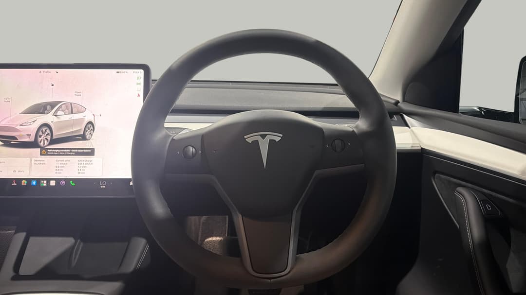 2023 Tesla Model Y Long Range, Automatic, 19209 km, Steering Wheel Close-up