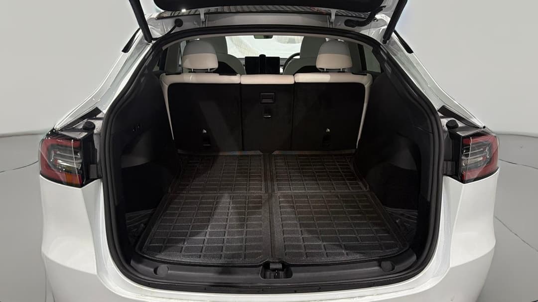 2023 Tesla Model Y Long Range, Automatic, 19209 km, Boot Inside View