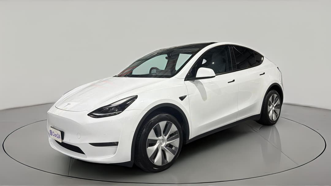 2023 Tesla Model Y Long Range, Automatic, 19209 km, Left Front Diagonal (45- Degree) View