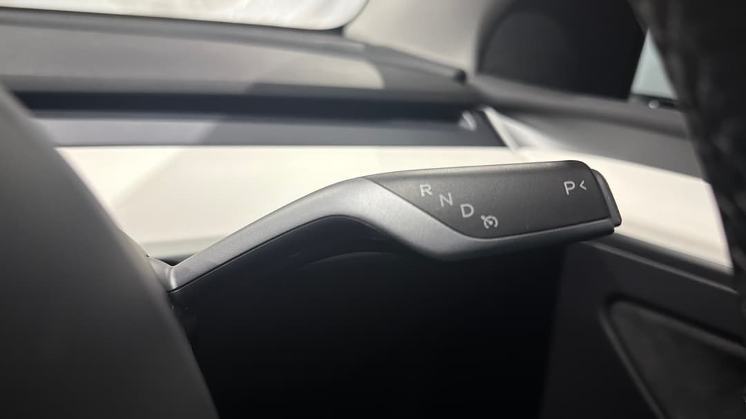 2023 Tesla Model Y Long Range, Automatic, 19209 km, Gear Lever 