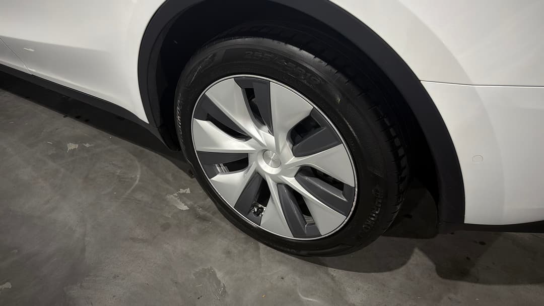 2023 Tesla Model Y Long Range, Automatic, 19209 km, Left Rear Wheel