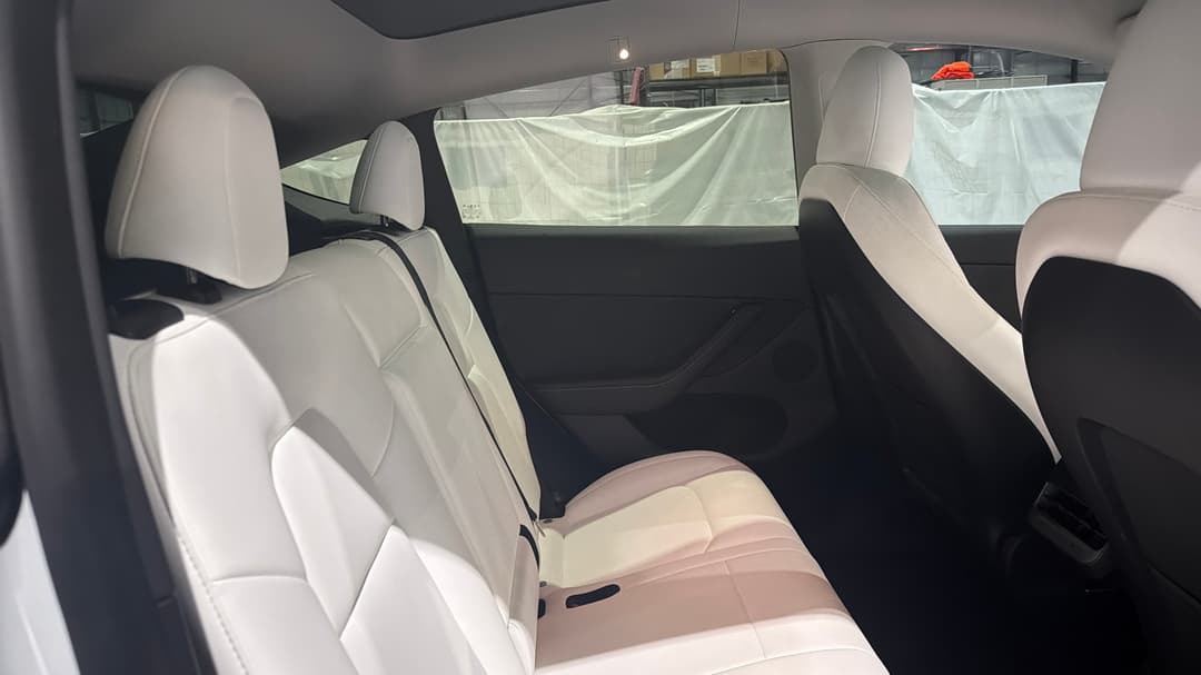 2023 Tesla Model Y Long Range, Automatic, 19209 km, Right Side Rear Door Cabin View