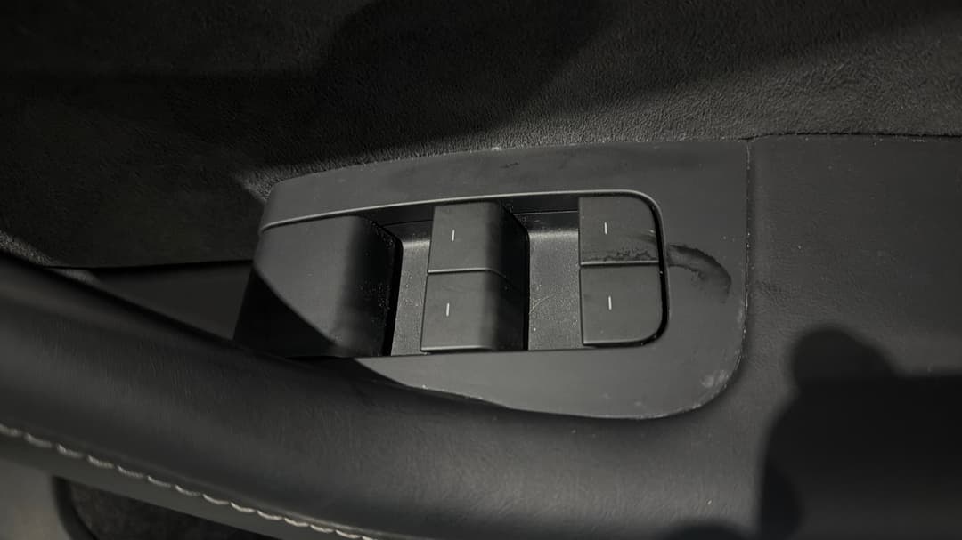 2023 Tesla Model Y Long Range, Automatic, 19209 km, Drivers Side Door Panel Controls