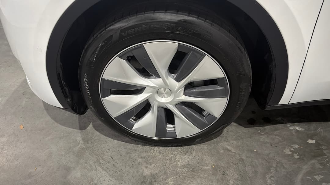 2023 Tesla Model Y Long Range, Automatic, 19209 km, Left Front Wheel