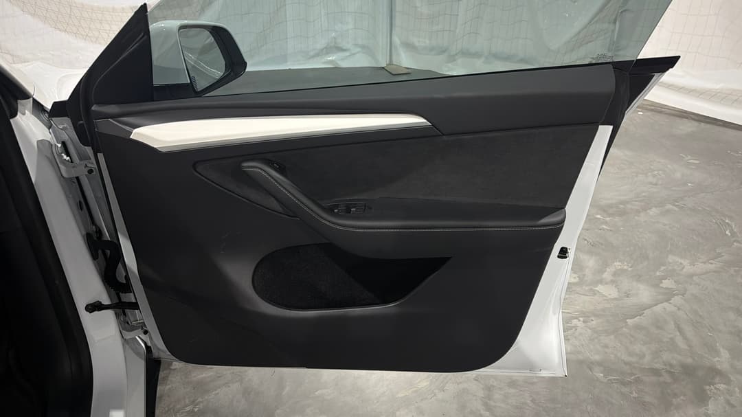2023 Tesla Model Y Long Range, Automatic, 19209 km, Speaker View