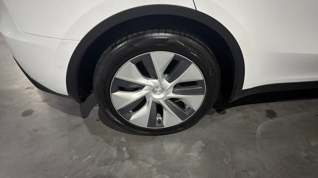 2023 Tesla Model Y Long Range, Automatic, 19209 km, Right Rear Wheel