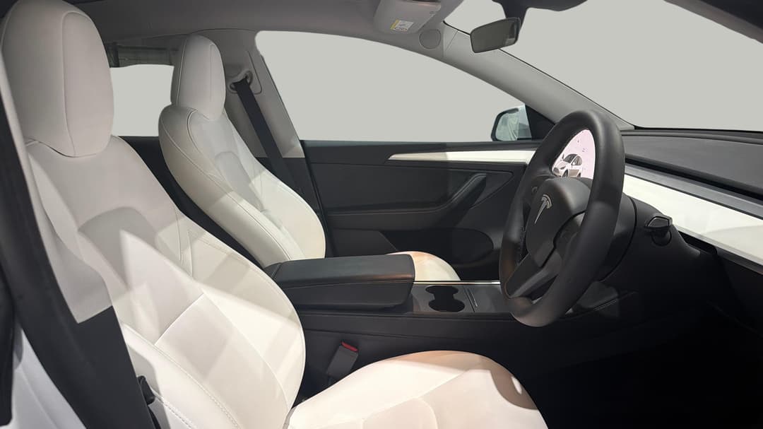 2023 Tesla Model Y Long Range, Automatic, 19209 km, Right Side Front Door Cabin View