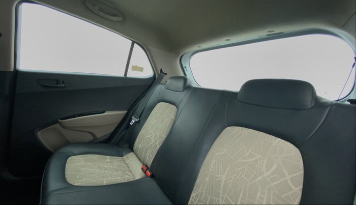 2017 Hyundai Grand i10 MAGNA 1.2 VTVT, Petrol, Manual, 17,083 km, Right Side Door Cabin View
