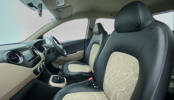2017 Hyundai Grand i10 MAGNA 1.2 VTVT, Petrol, Manual, 17,083 km, Right Side Front Door Cabin View