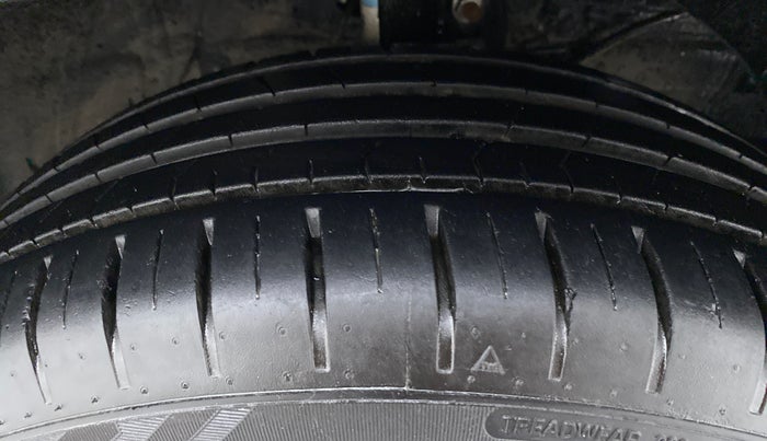 2021 Toyota Glanza G MT PETROL, Petrol, Manual, 13,728 km, Right Front Tyre Tread