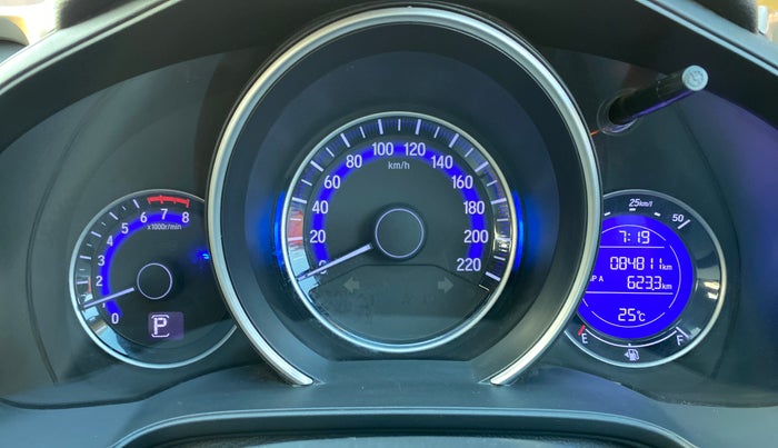2016 Honda Jazz 1.2 V AT, Petrol, Automatic, 84,825 km, Odometer Image