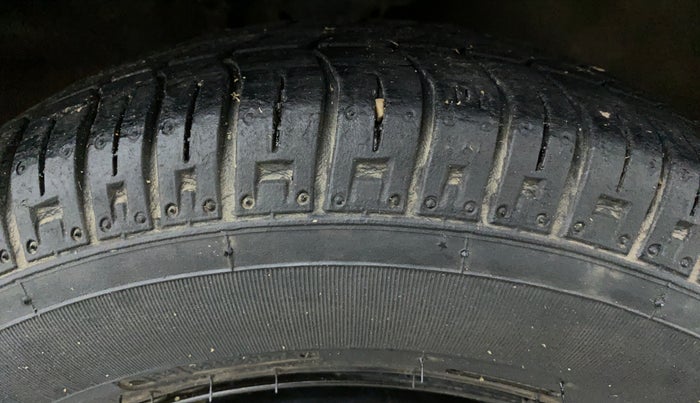2016 Maruti Alto 800 LXI, Petrol, Manual, 28,909 km, Right Front Tyre Tread