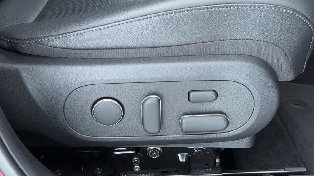 2023 Hyundai Kona Premium Sunroof, Automatic, 16268 km, Drivers Side Adjustment Panel