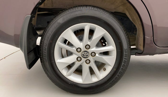 2018 Toyota Innova Crysta 2.4 GX 7 STR, Diesel, Manual, 52,018 km, Right Rear Wheel