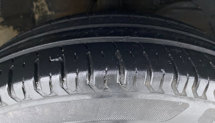 2017 Maruti Dzire VXI, Petrol, Manual, 17,083 km, Right Front Tyre Tread