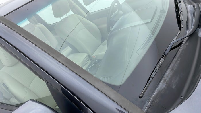 KIA MOHAVE-Windshield Front Beading Missing/Broken