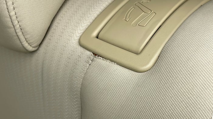 KIA MOHAVE-Seat 2nd row LHS Cover Torn
