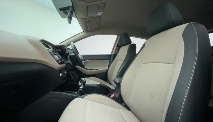 2016 Hyundai Elite i20 SPORTZ 1.4, Diesel, Manual, 74,445 km, Right Side Front Door Cabin