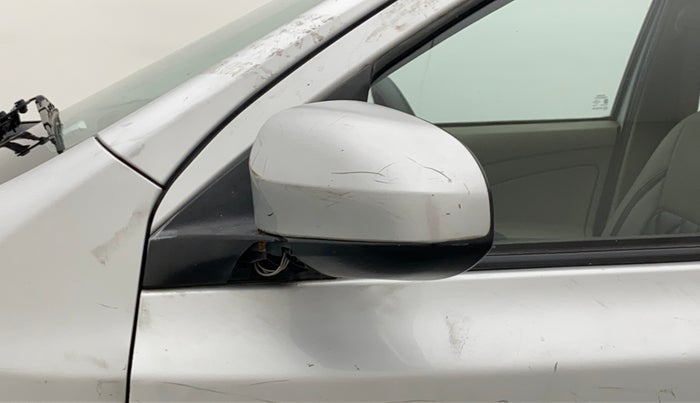 2014 Toyota Etios Liva G, Petrol, Manual, 36,837 km, Left rear-view mirror - Cover has minor damage
