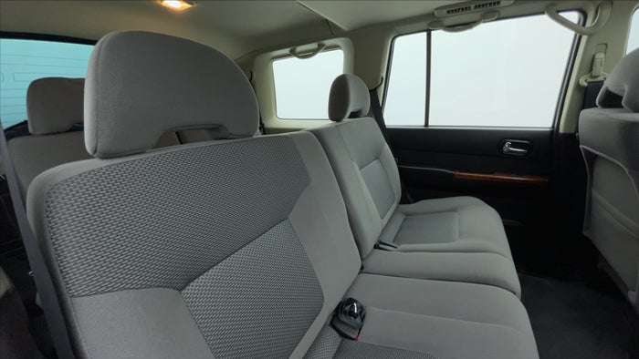 NISSAN PATROL-Right Side Door Cabin View
