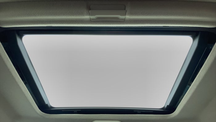 NISSAN PATROL-Interior Sunroof/Moonroof