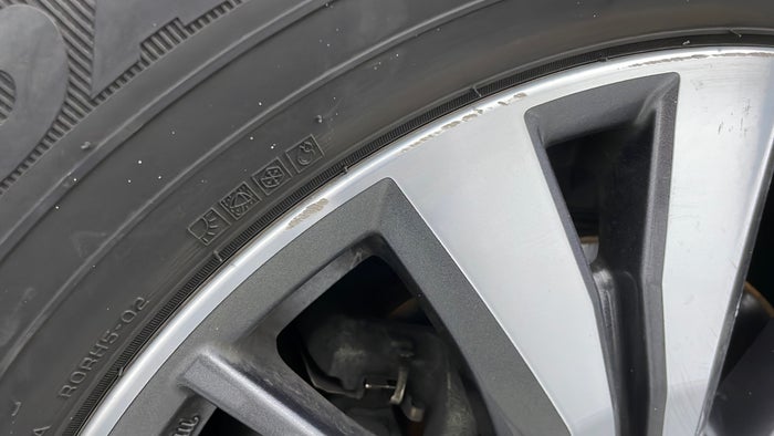 NISSAN PATHFINDER-Alloy Wheel LHS Front Scratch