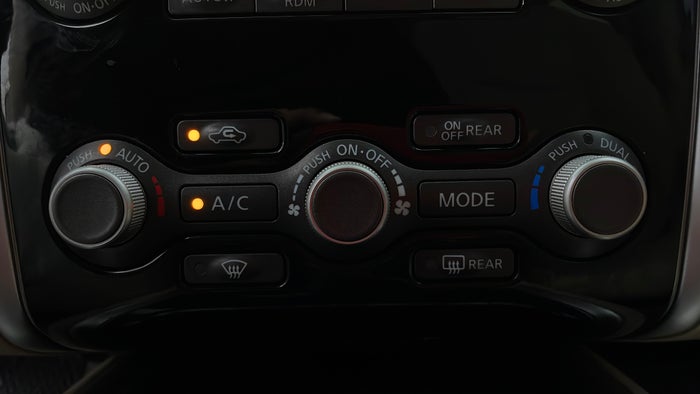 NISSAN PATHFINDER-Automatic Climate Control